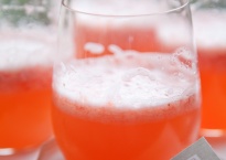 Strawberry lemonade champagne cocktail from http://roux44.com
